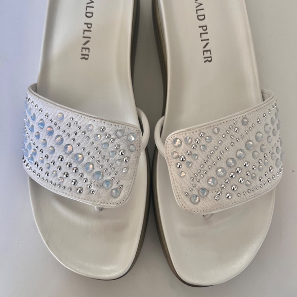 NIB Donal Pliner Fifi Bone Embellished Canvas Platform Wedge Sandals 8.5 - Picture 7 of 11